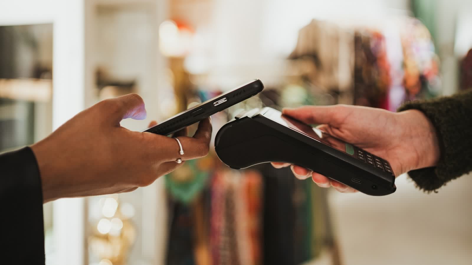 英国监管机构要求苹果开放 iPhone NFC 支付